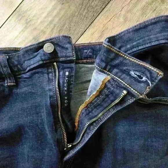 LUCKY BRAND mens size 44x30 jeans, excellent condition - Picture 6 of 10